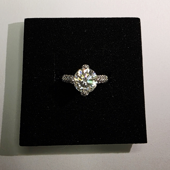 GRA Jewelry - Elegant Silver 2CT SIZE7 Moissanite Ring